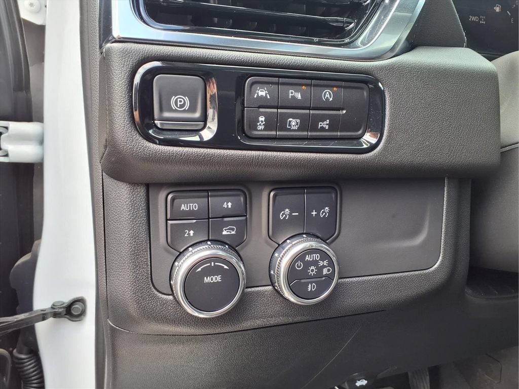 Certified 2025 GMC Yukon XL Denali w/ Sun & Power Step Package AWD/4WD image 16