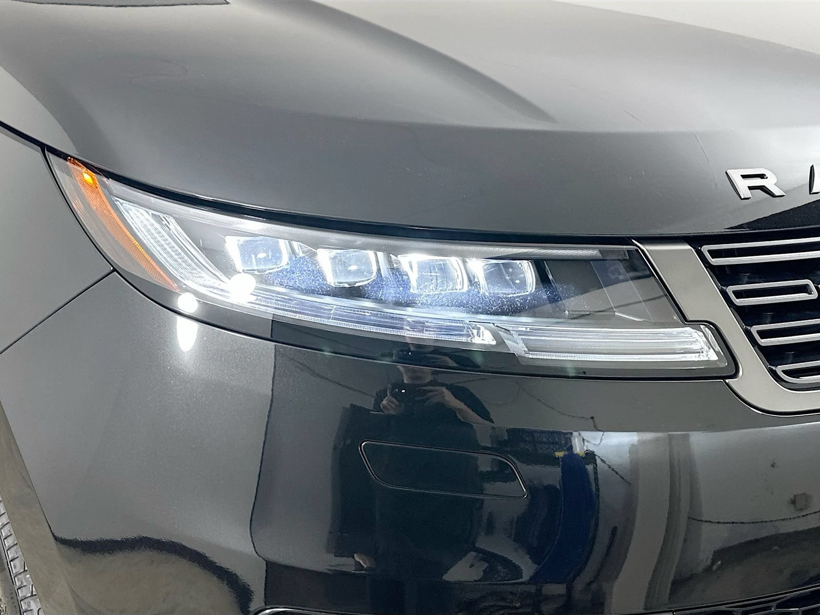 New 2026 Land Rover Range Rover Sport SE AWD/4WD image 9
