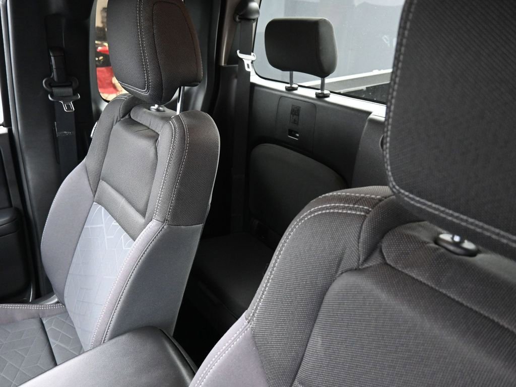 Used 2025 Nissan Frontier SV image 24