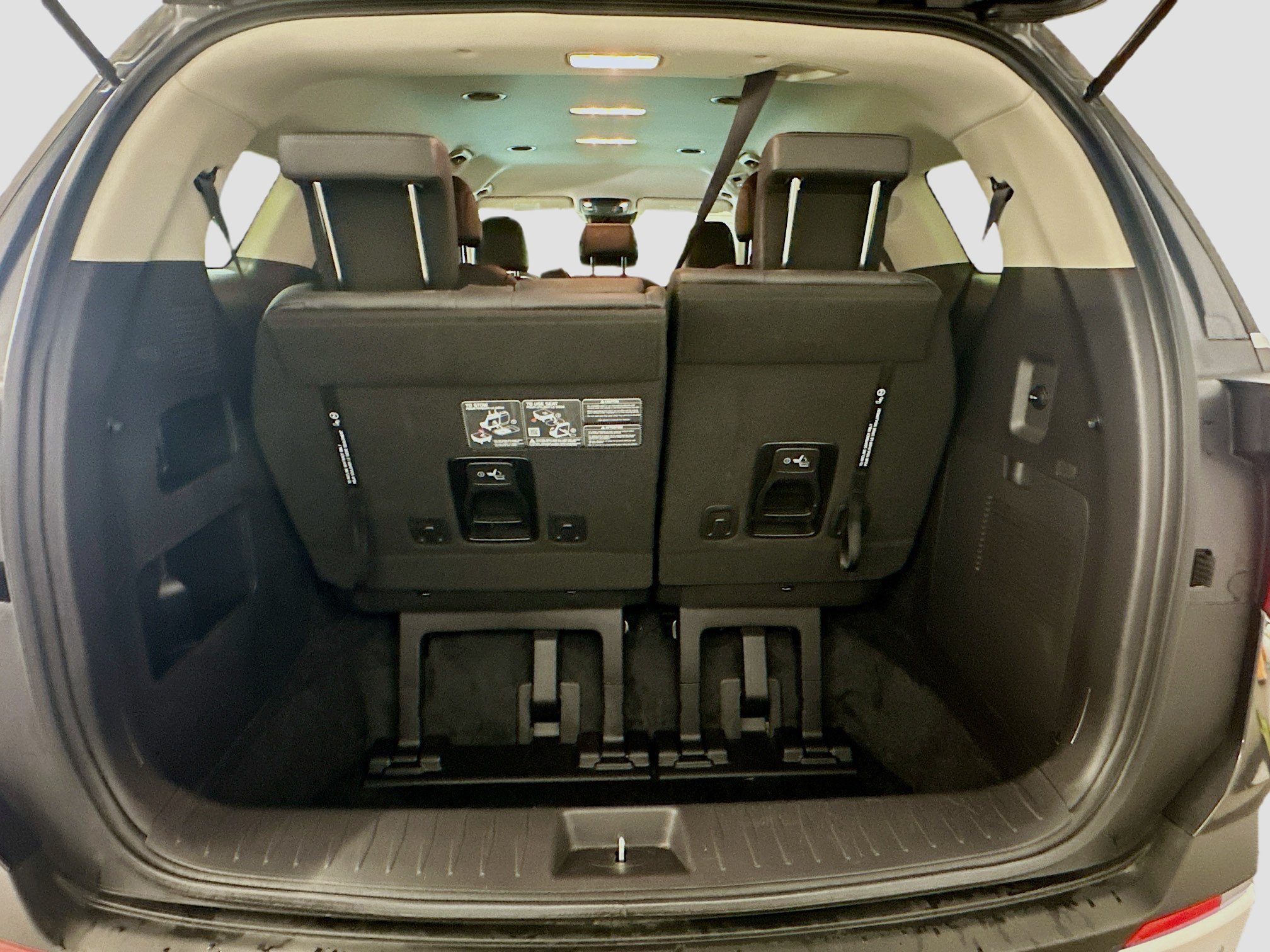 Used 2026 Kia Carnival FWD image 31