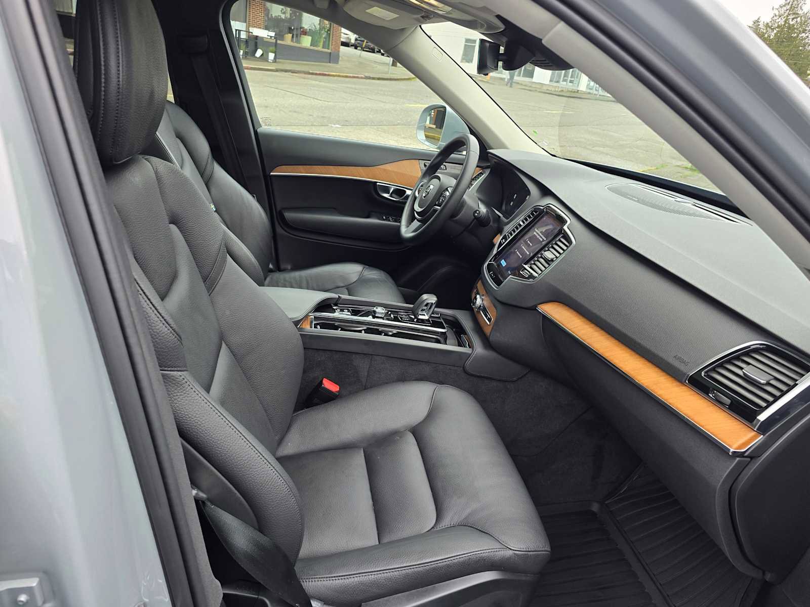 Certified 2024 Volvo XC90 T8 Plus w/ Protection Package Premier image 11