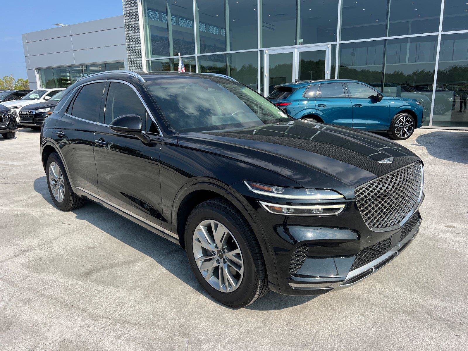 Used 2023 Genesis GV70 2.5T AWD/4WD image 3