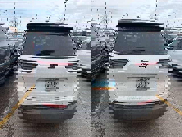 Used 2023 Jeep Grand Cherokee L Altitude image 6