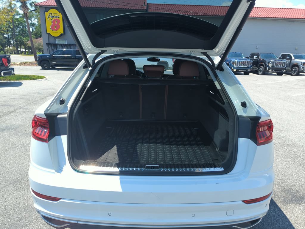 Used 2022 Audi Q8 Premium AWD/4WD image 29