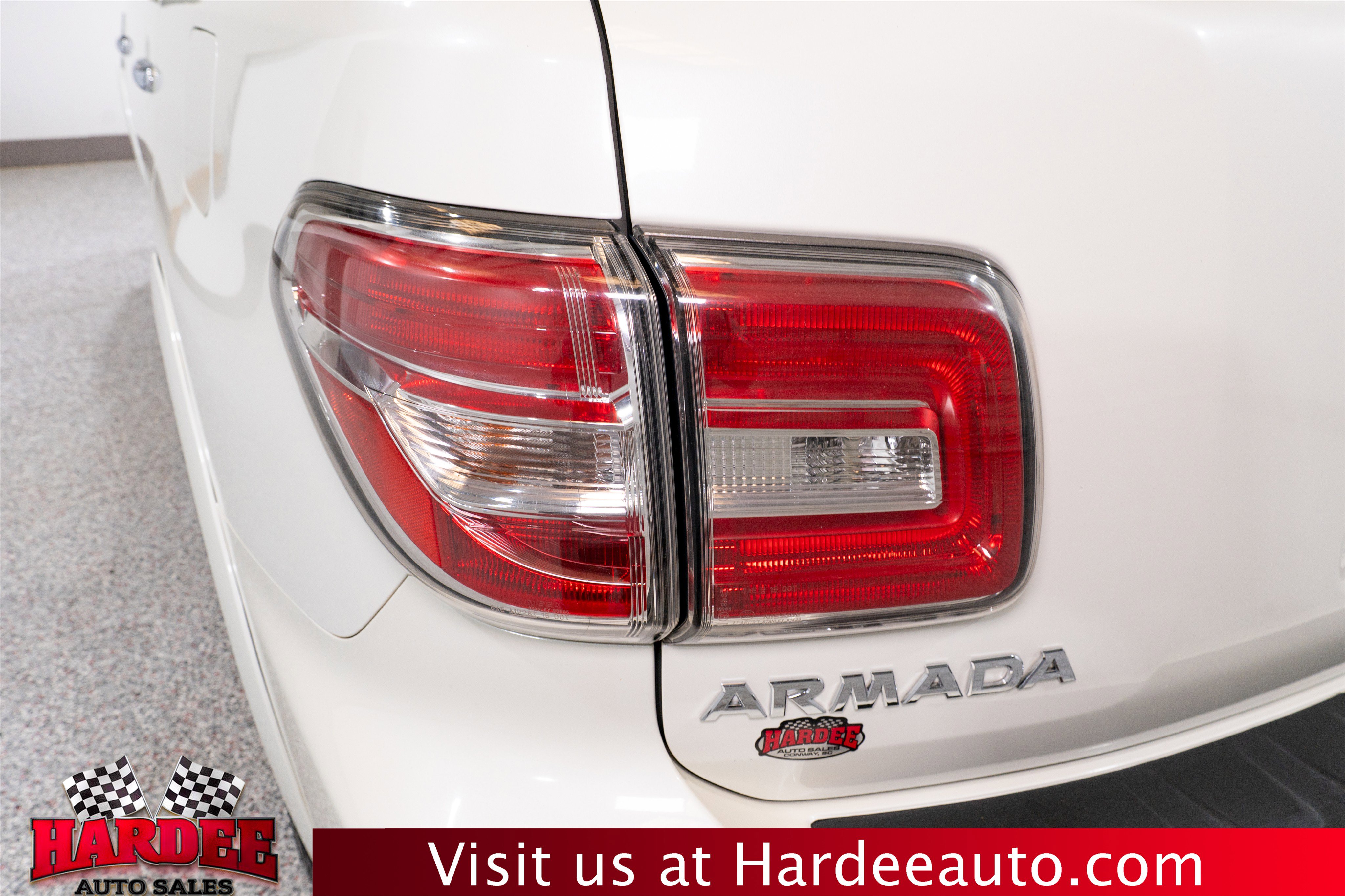 Used 2019 Nissan Armada Platinum w/ Captain's Chairs Package RWD image 9