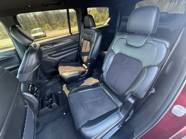 Used 2023 Jeep Grand Cherokee L Laredo image 13