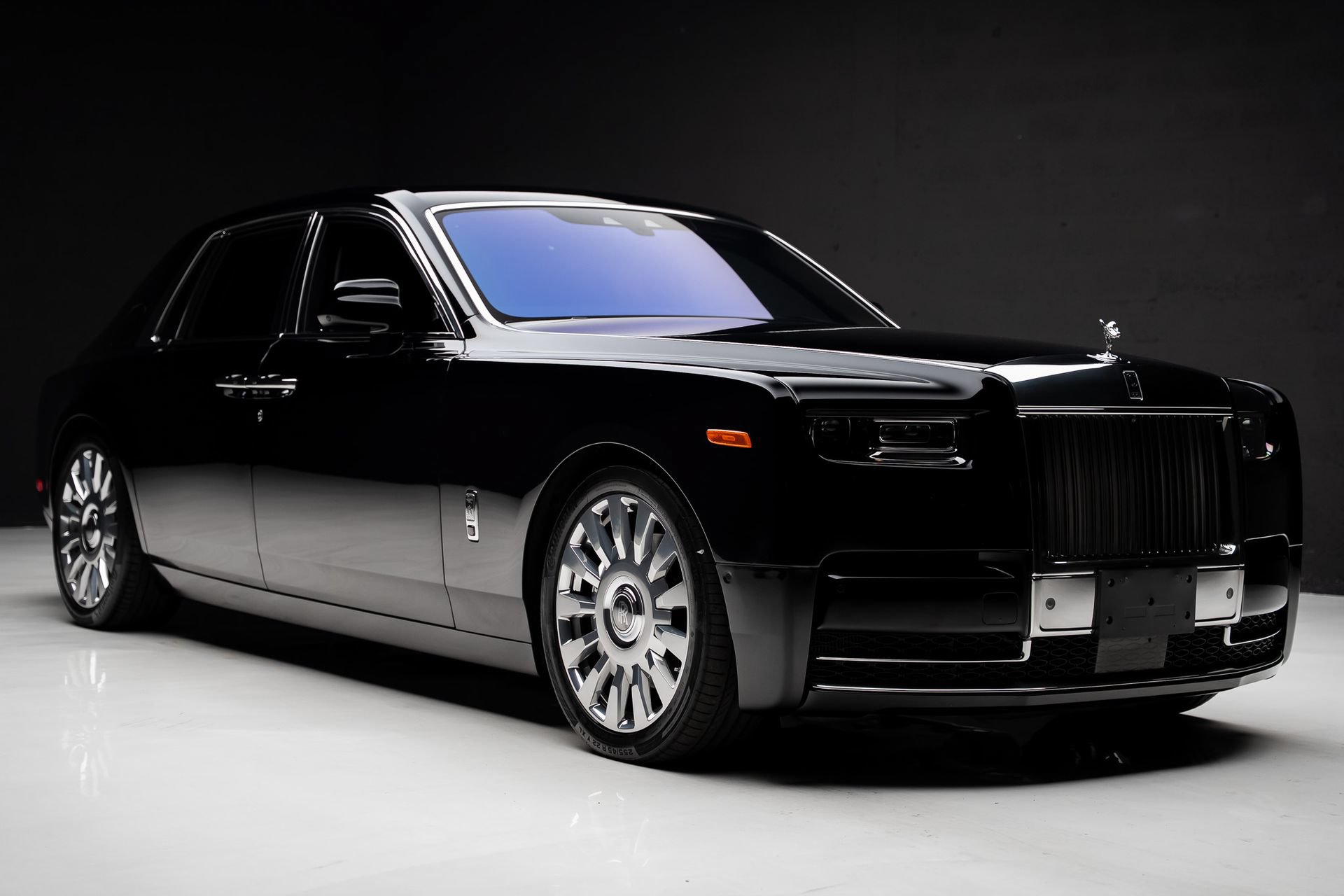 Used 2023 Rolls-Royce Phantom Sedan w/ The Phantom Package RWD image 88