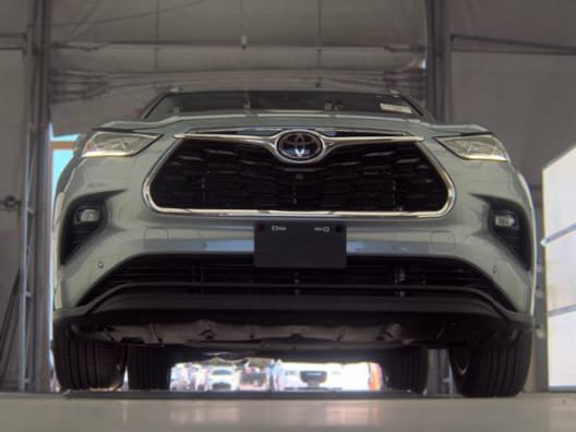Used 2024 Toyota Highlander Limited FWD image 3