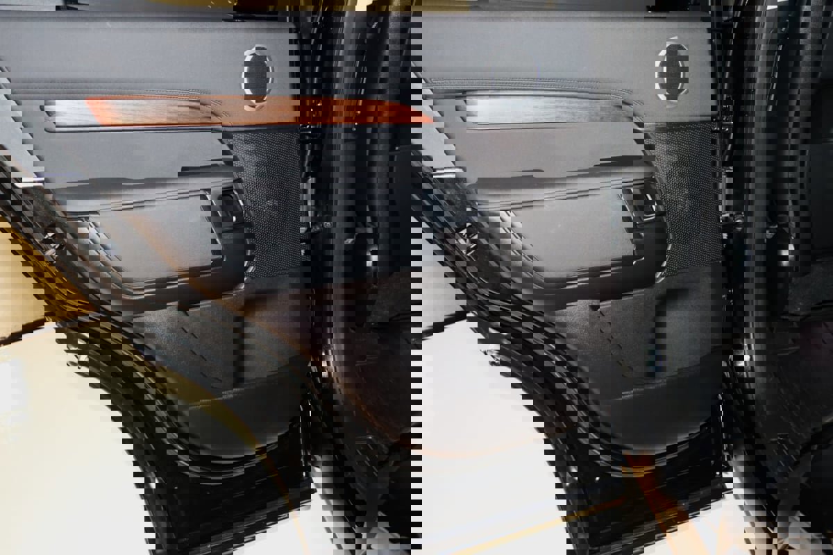 Used 2018 Land Rover Discovery HSE image 46