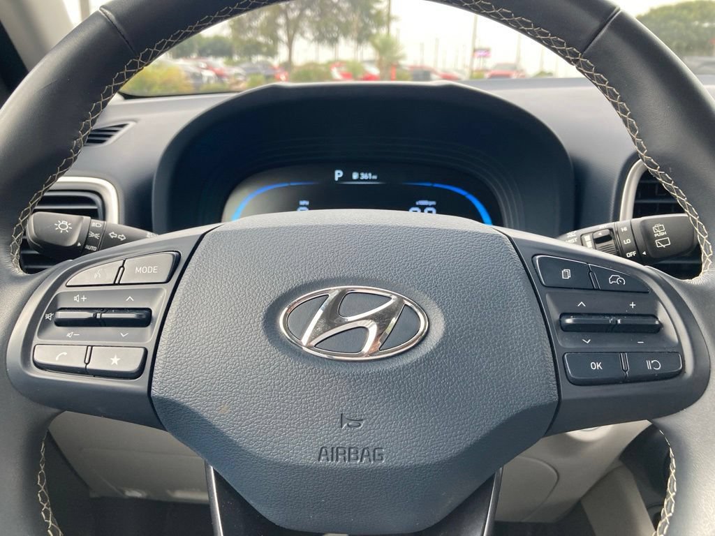 Used 2025 Hyundai Venue Limited FWD image 19