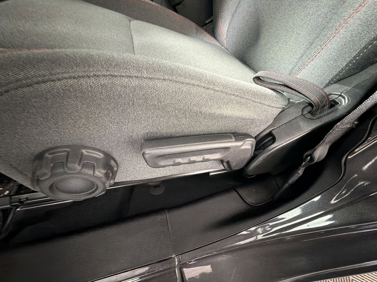 Used 2024 Jeep Wrangler Unlimited Rubicon w/ Convenience Group image 14