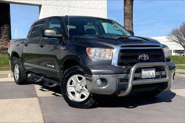 Used 2012 Toyota Tundra 4x4 CrewMax w/ Tow Pkg image 2