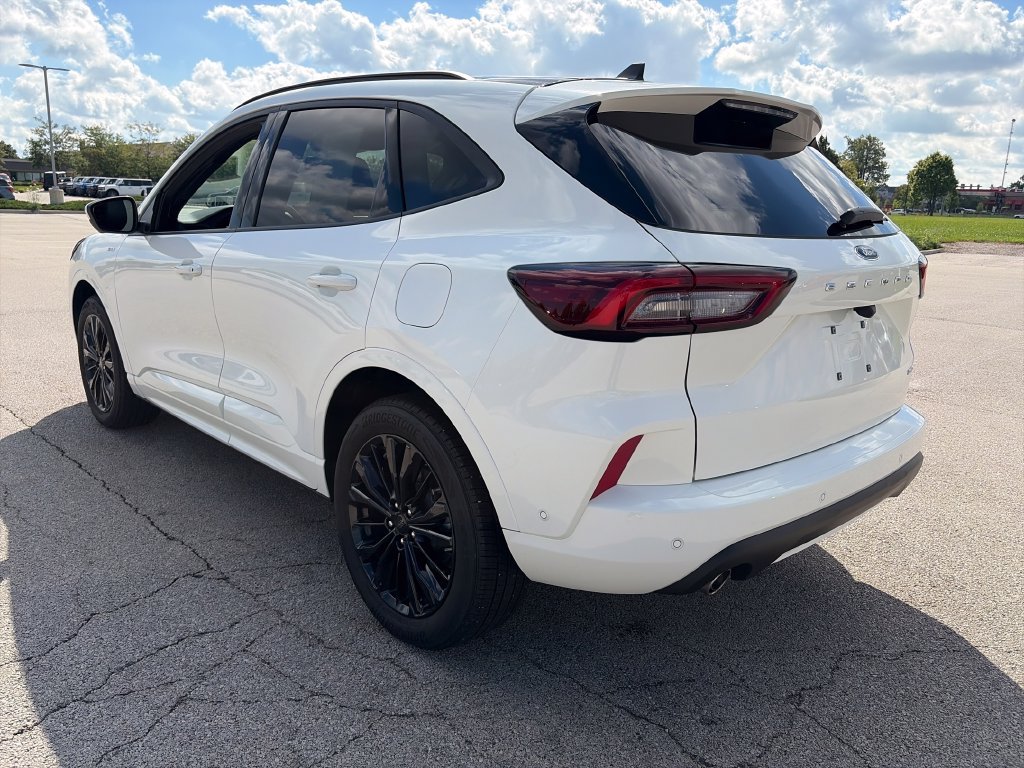 Used 2023 Ford Escape ST-Line Elite w/ Premium Technology Package AWD/4WD image 5