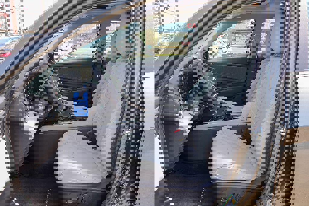 New 2026 Hyundai Elantra Limited image 7