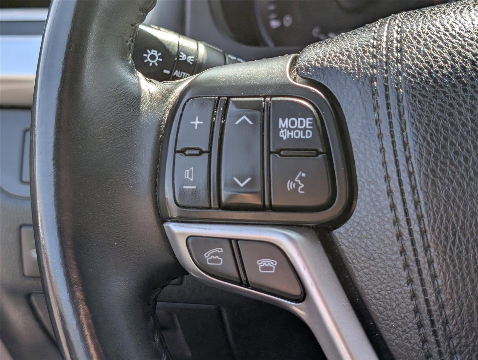 Used 2016 Toyota Highlander XLE image 24