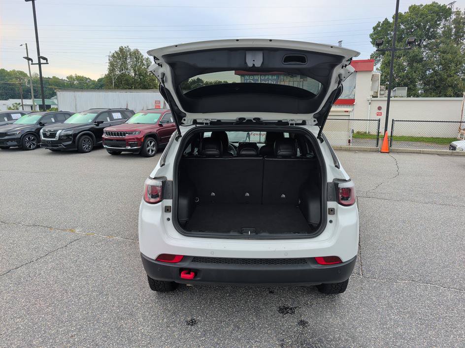 Used 2025 Jeep Compass Trailhawk AWD/4WD image 15