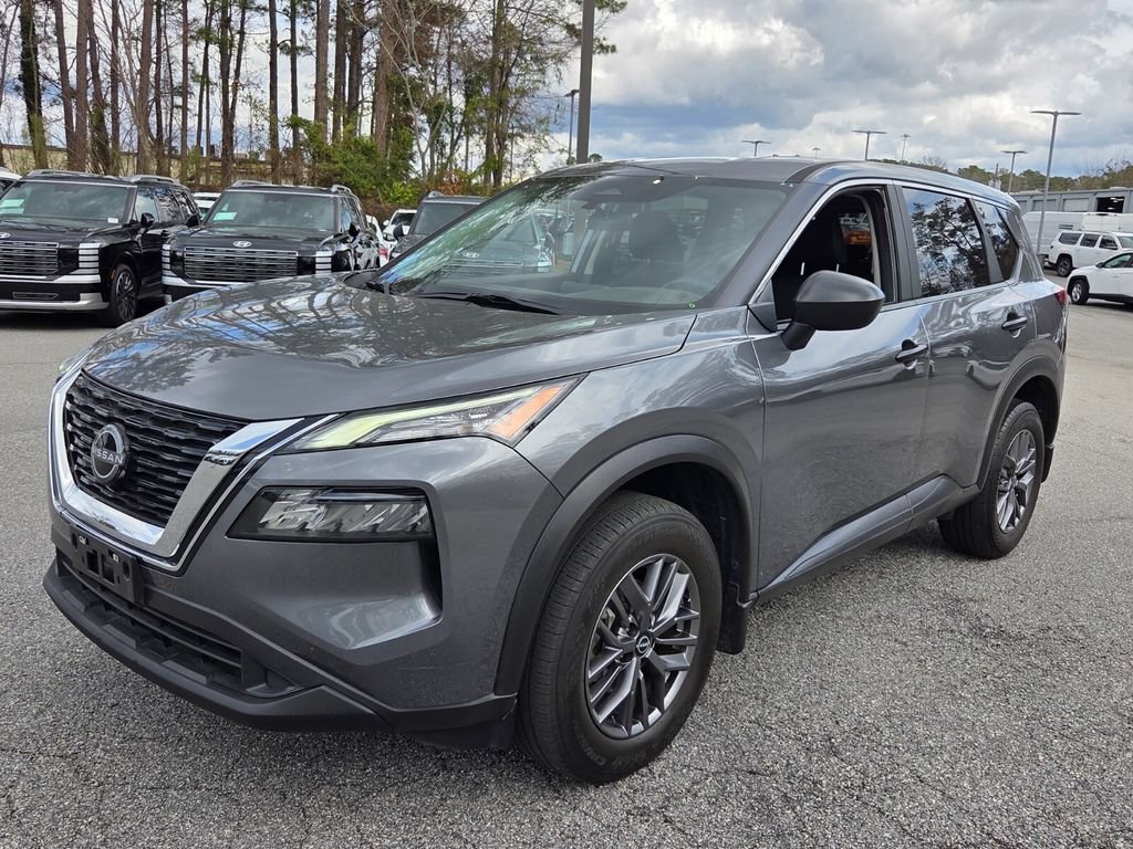 Used 2023 Nissan Rogue S AWD/4WD image 3
