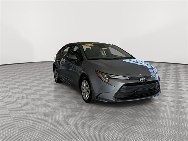 Used 2023 Toyota Corolla LE image 2