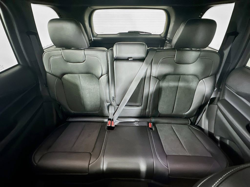 New 2025 Jeep Grand Cherokee Altitude image 10