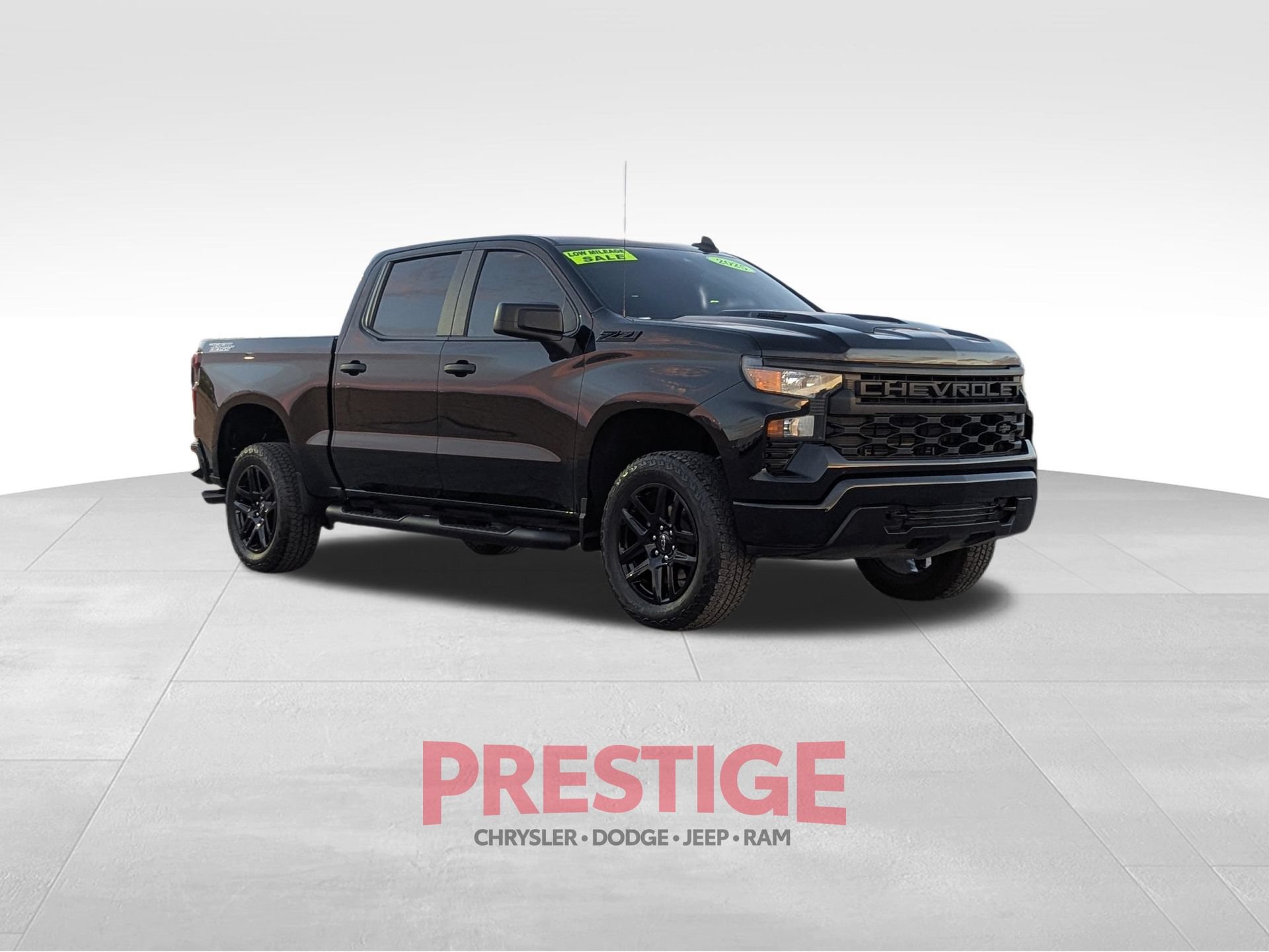 Used 2025 Chevrolet Silverado 1500 Custom Trail Boss w/ Turbomax Blackout Package AWD/4WD image 5