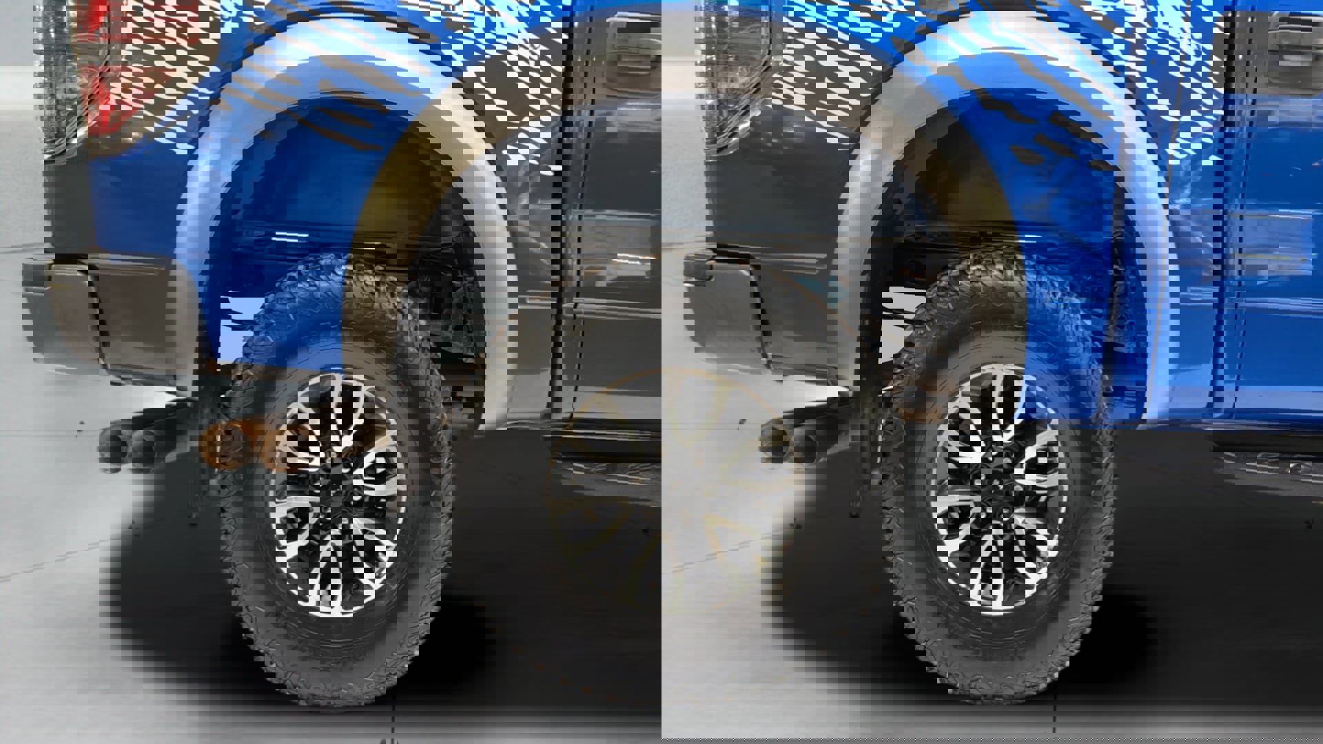 Used 2013 Ford F150 Raptor w/ Luxury Equipment Group image 4