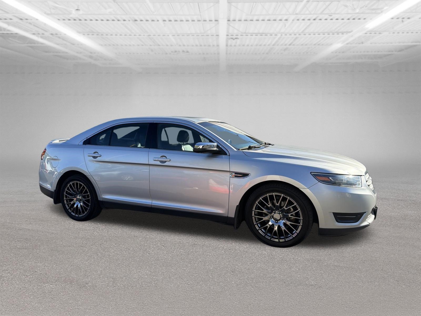 Used 2015 Ford Taurus Limited w/ Equipment Group 301A FWD image 5