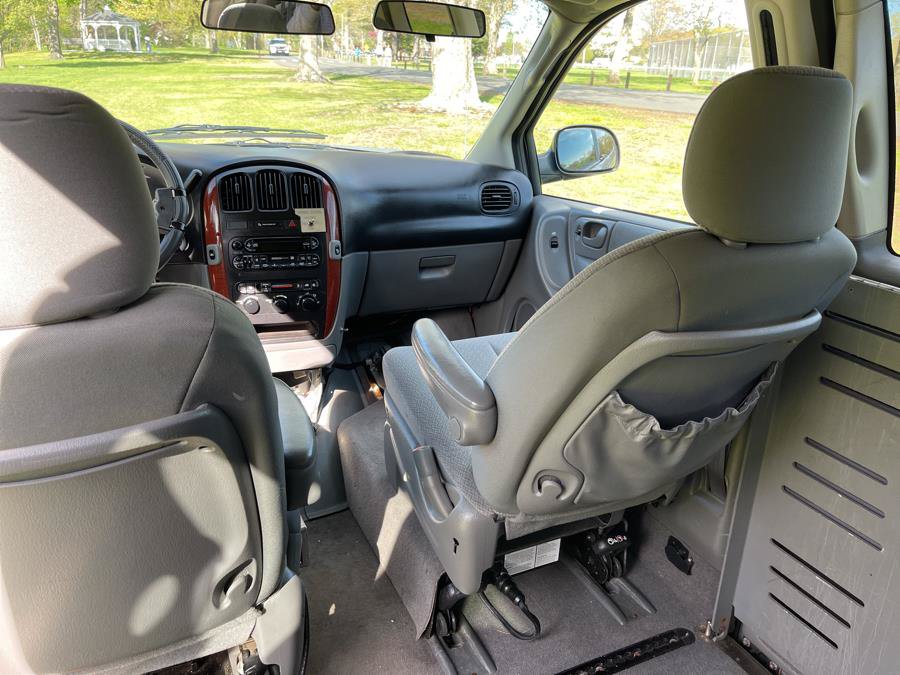 Used 2005 Chrysler Town & Country LX w/ Popular Equipment Group II FWD image 36