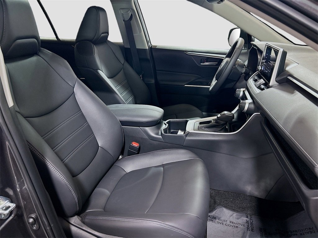 Used 2025 Toyota RAV4 XLE Premium image 25