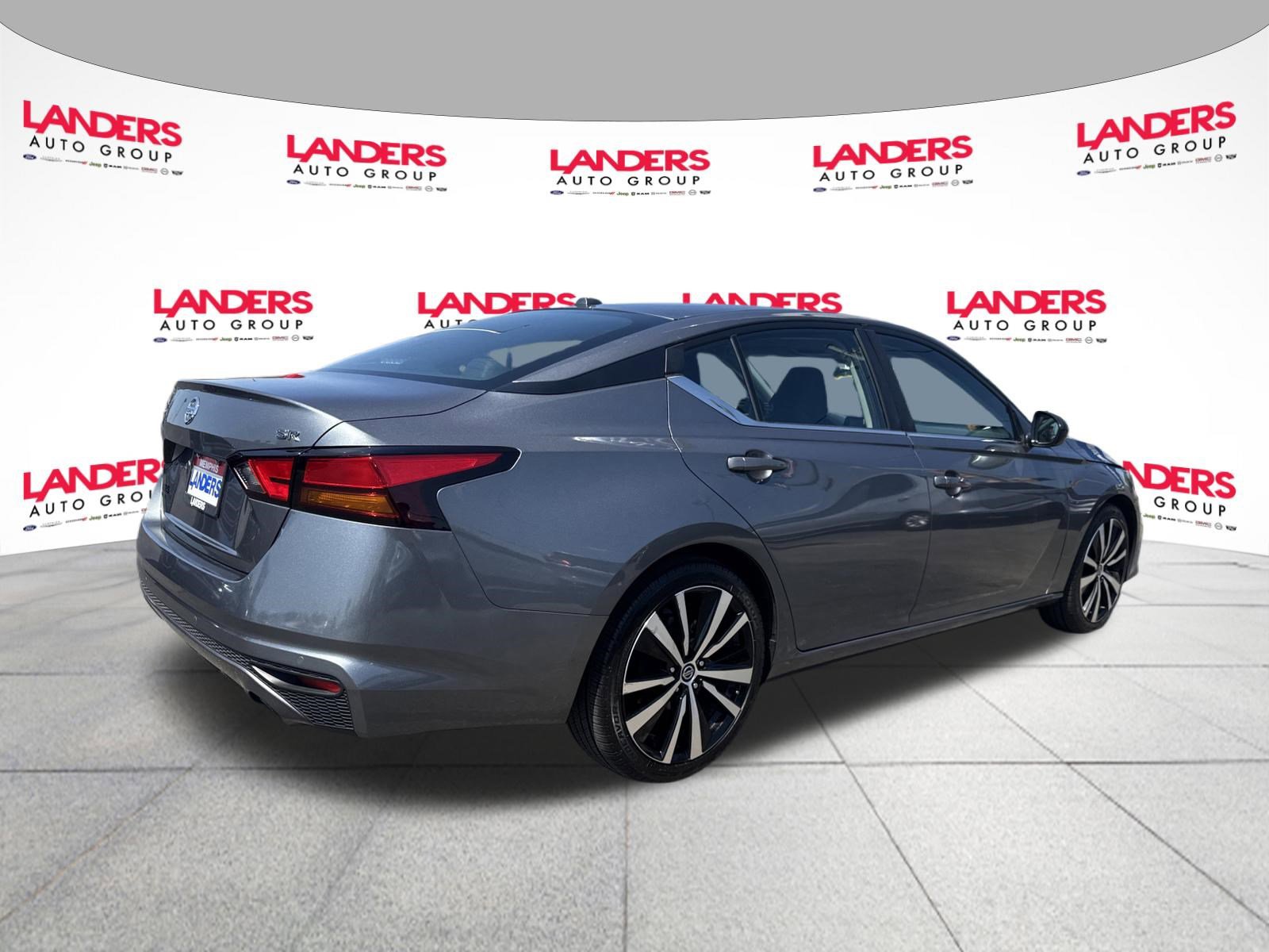 Used 2021 Nissan Altima 2.5 SR FWD image 3