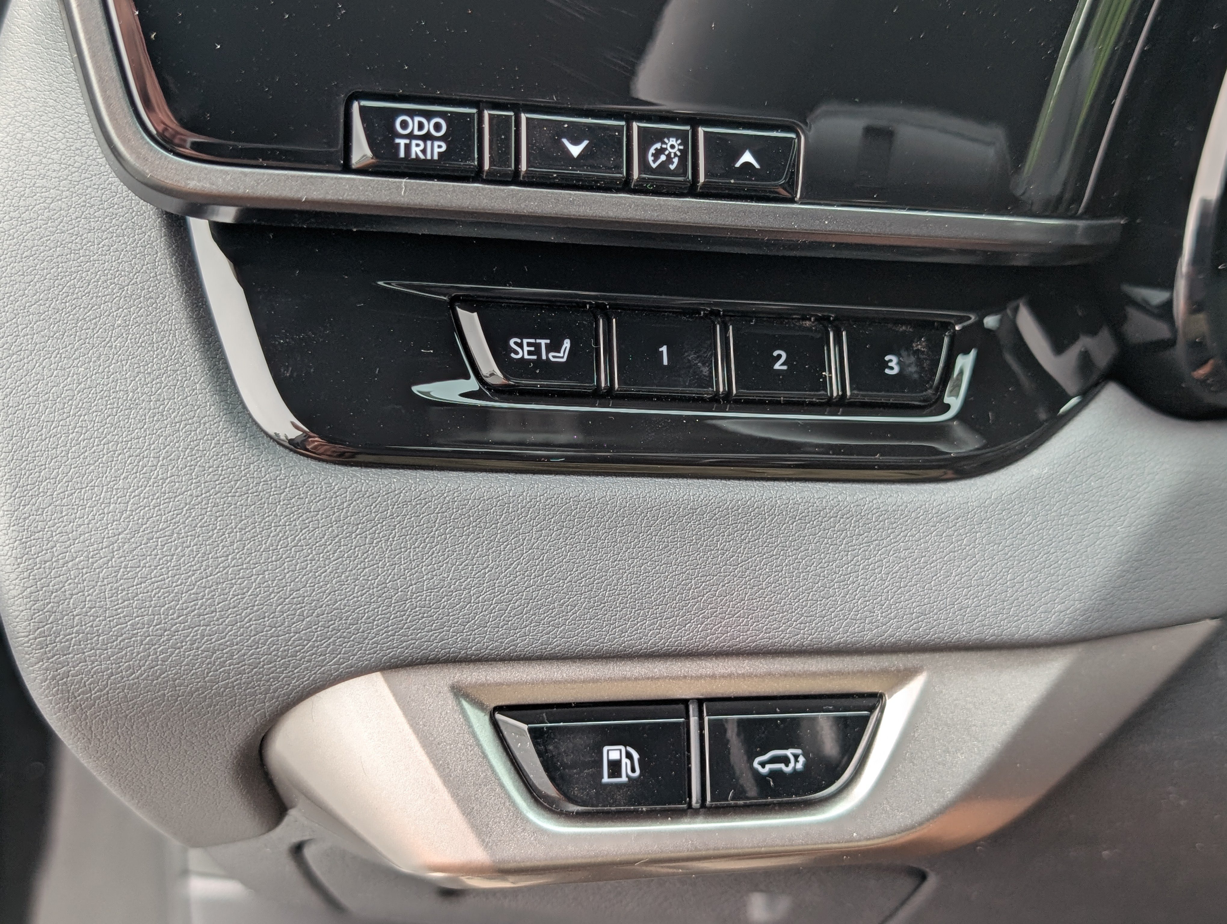 New 2026 Lexus RX 350h AWD/4WD image 18