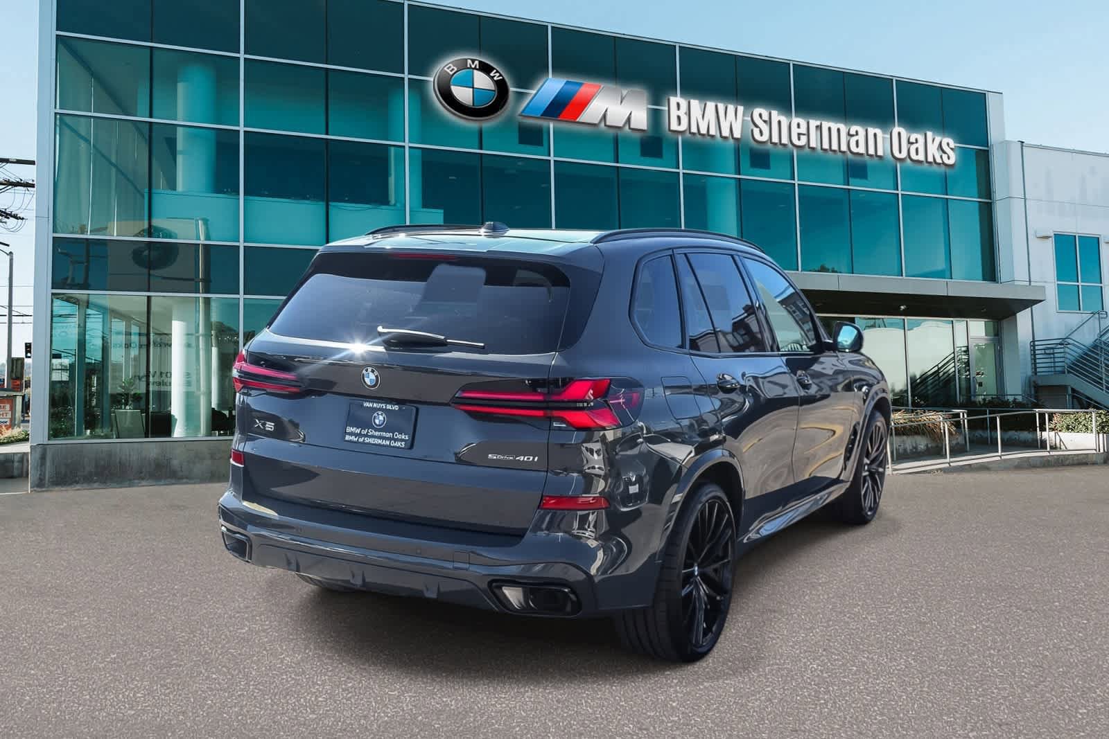Used 2026 BMW X5 sDrive40i w/ M Sport Package RWD image 4