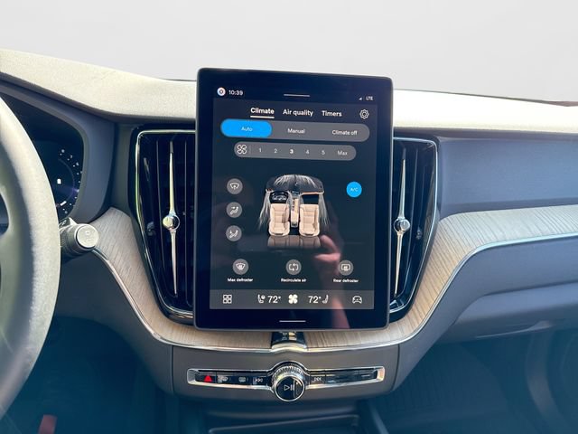 New 2027 Volvo XC60 B5 Plus AWD/4WD image 17