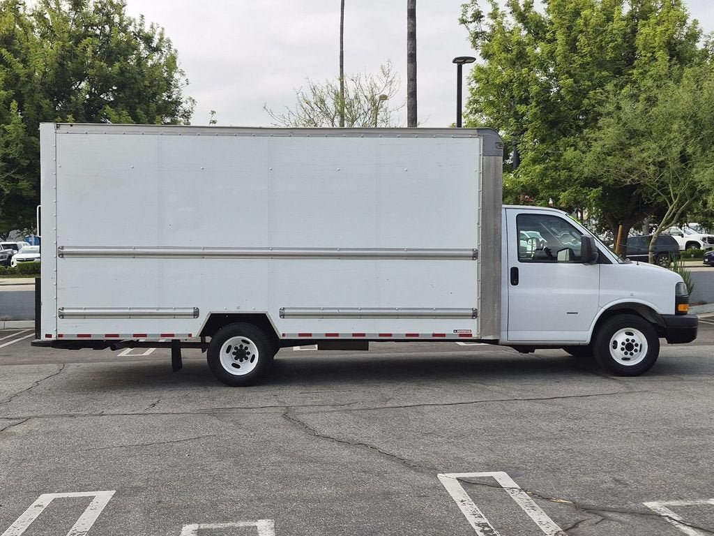 Used 2021 GMC Savana 3500 Extended w/ Power Convenience Package RWD image 5