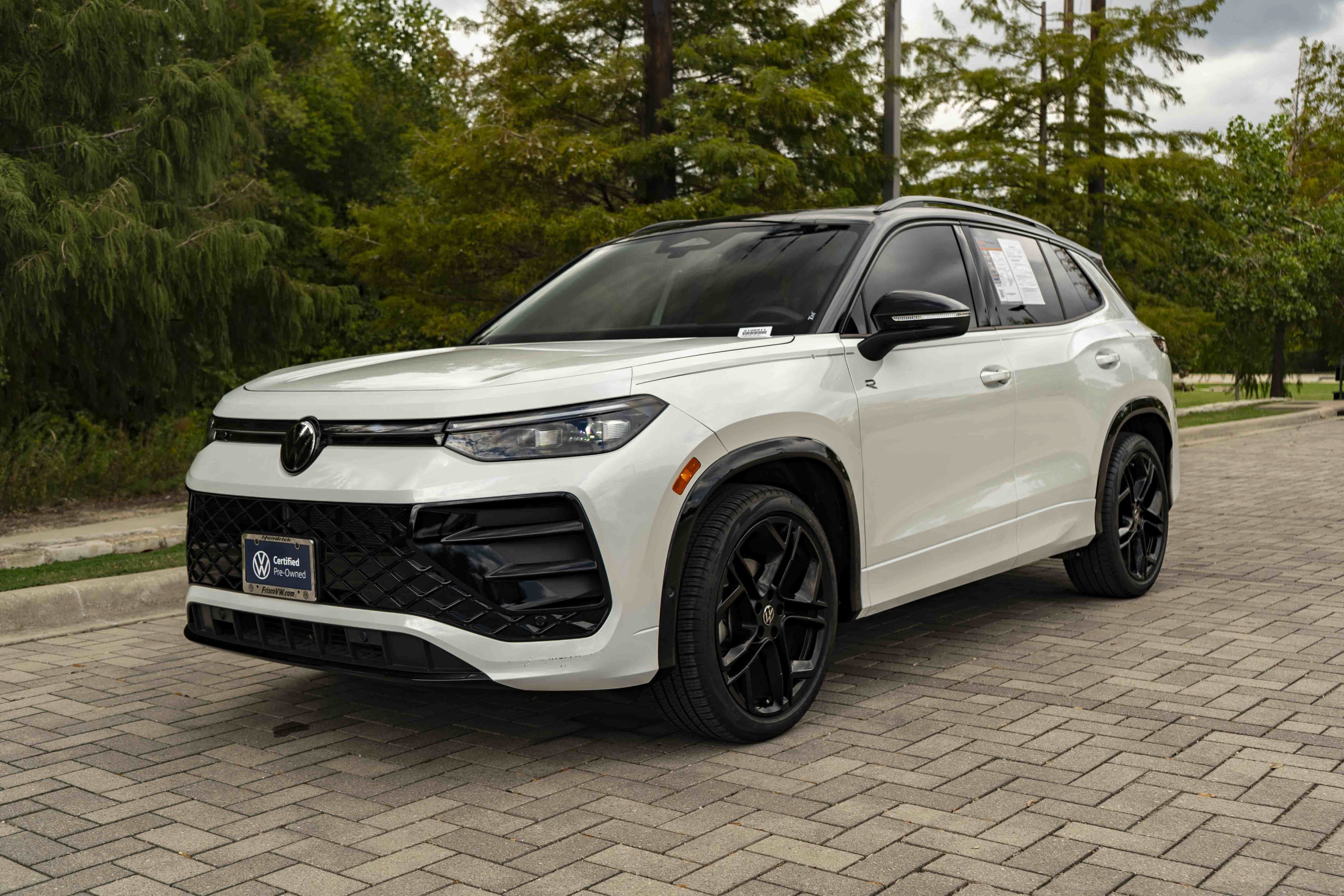 Certified 2026 Volkswagen Tiguan SE R-Line FWD image 4