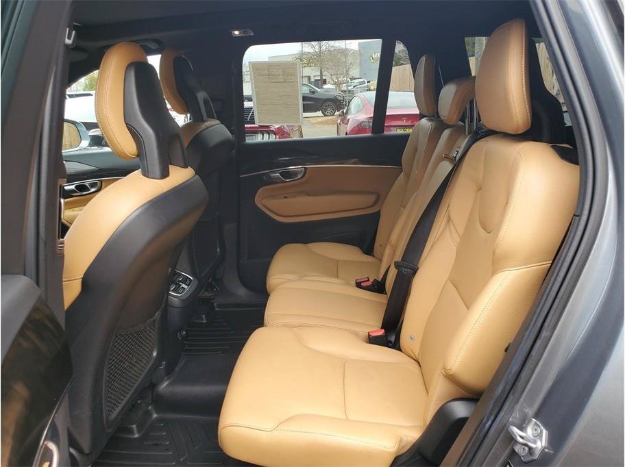 Used 2018 Volvo XC90 T6 Momentum w/ Momentum Plus Package AWD/4WD image 36