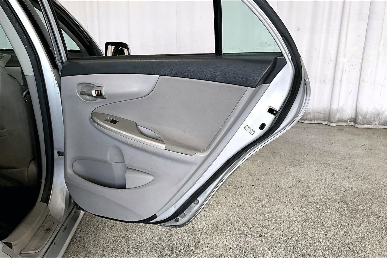 Used 2012 Toyota Corolla LE FWD image 23