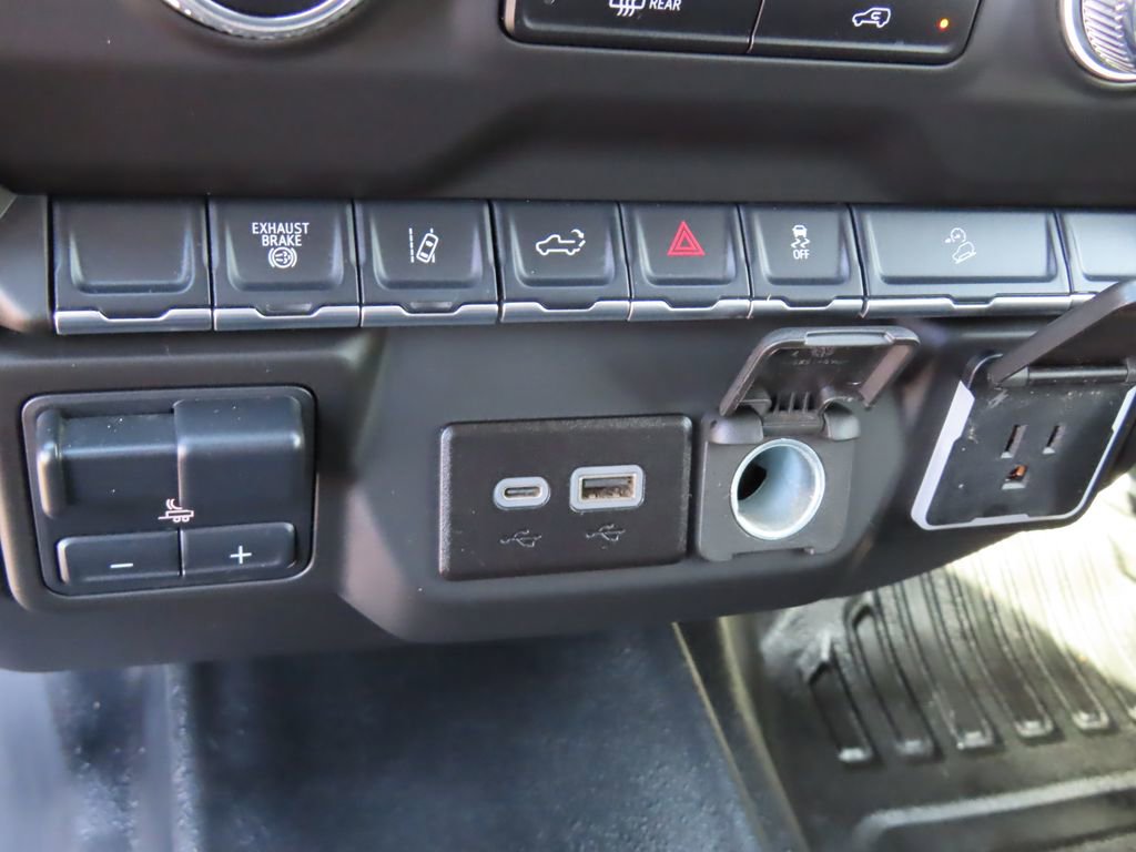 Used 2025 GMC Sierra 3500 Pro AWD/4WD image 7