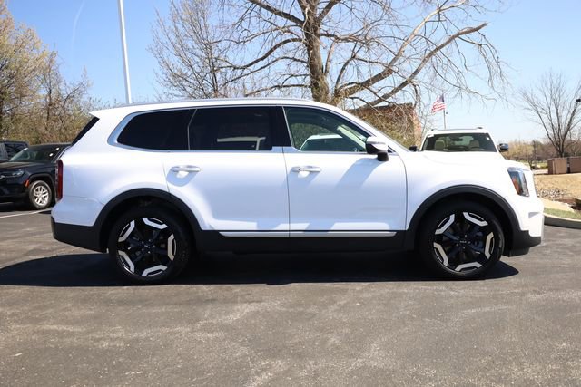 Certified 2025 Kia Telluride S image 4