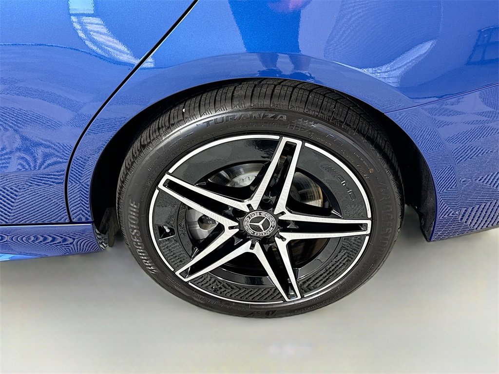 Used 2025 Mercedes-Benz C 300 4MATIC Sedan image 31
