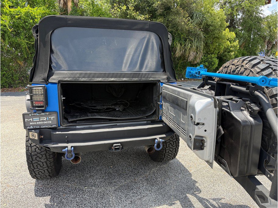 Used 2015 Jeep Wrangler Unlimited Rubicon w/ Connectivity Group AWD/4WD image 50
