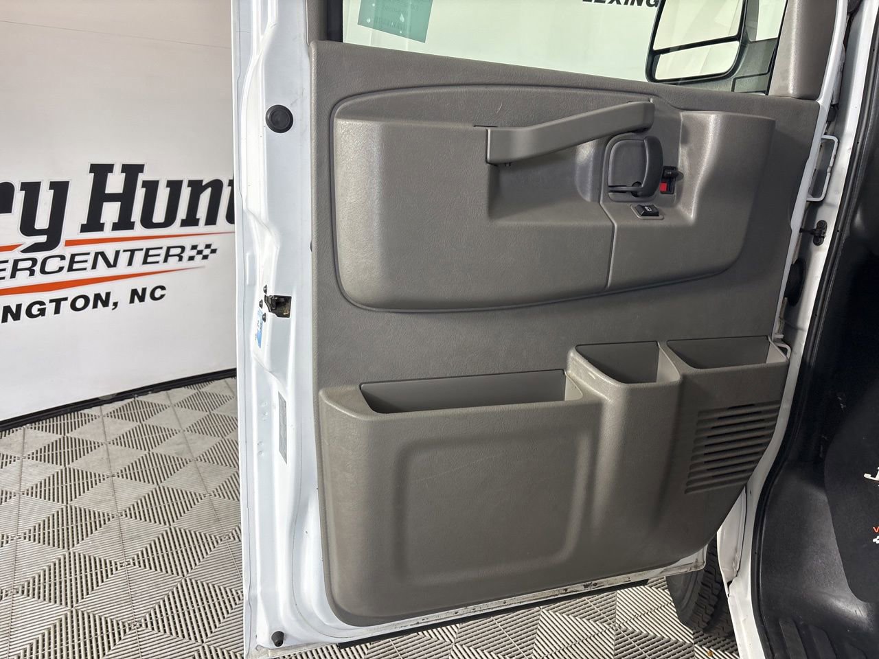 Used 2017 Chevrolet Express 3500 LT w/ LT Preferred Equipment Group image 9