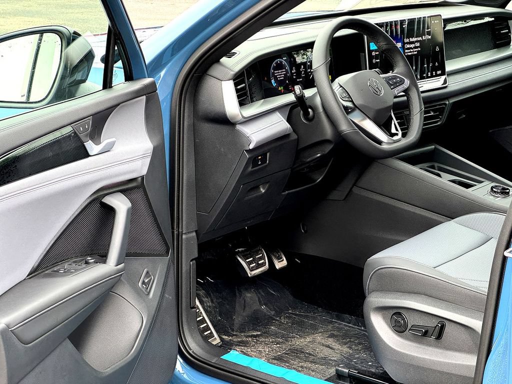 New 2026 Volkswagen Tiguan SE R-Line FWD image 10