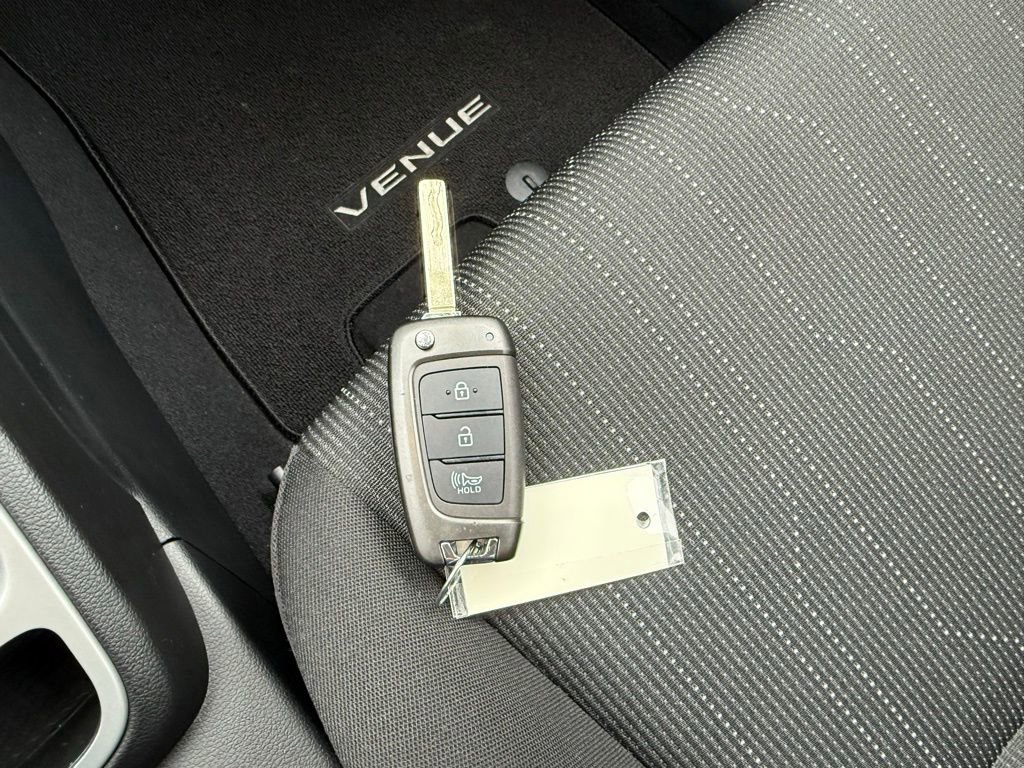 Certified 2025 Hyundai Venue SE image 31