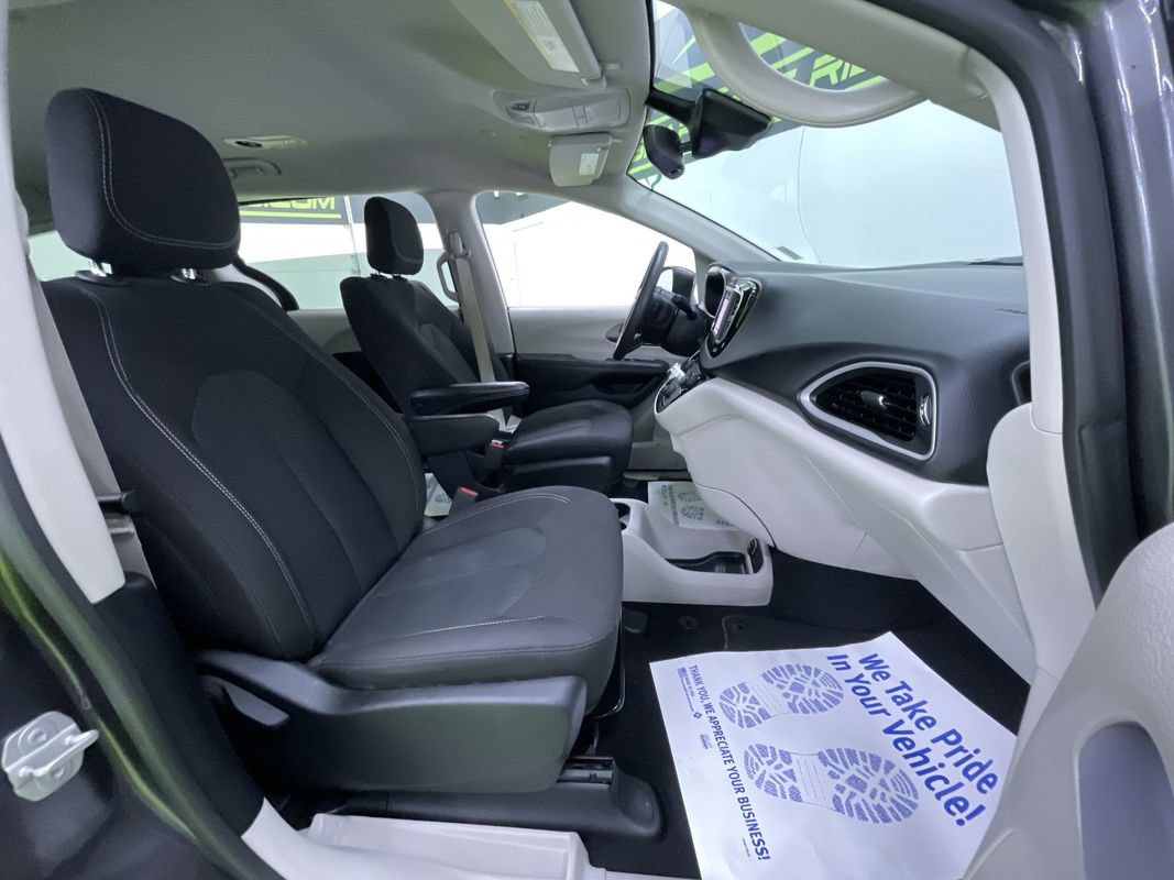 Used 2023 Chrysler Voyager LX FWD image 28