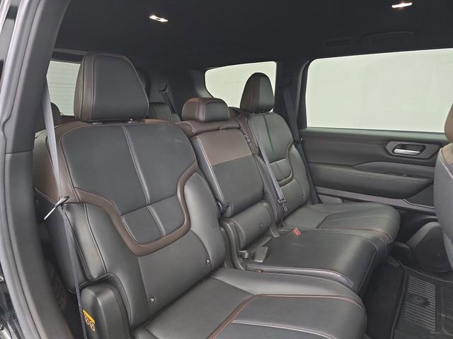 Used 2025 Nissan Armada SL image 43