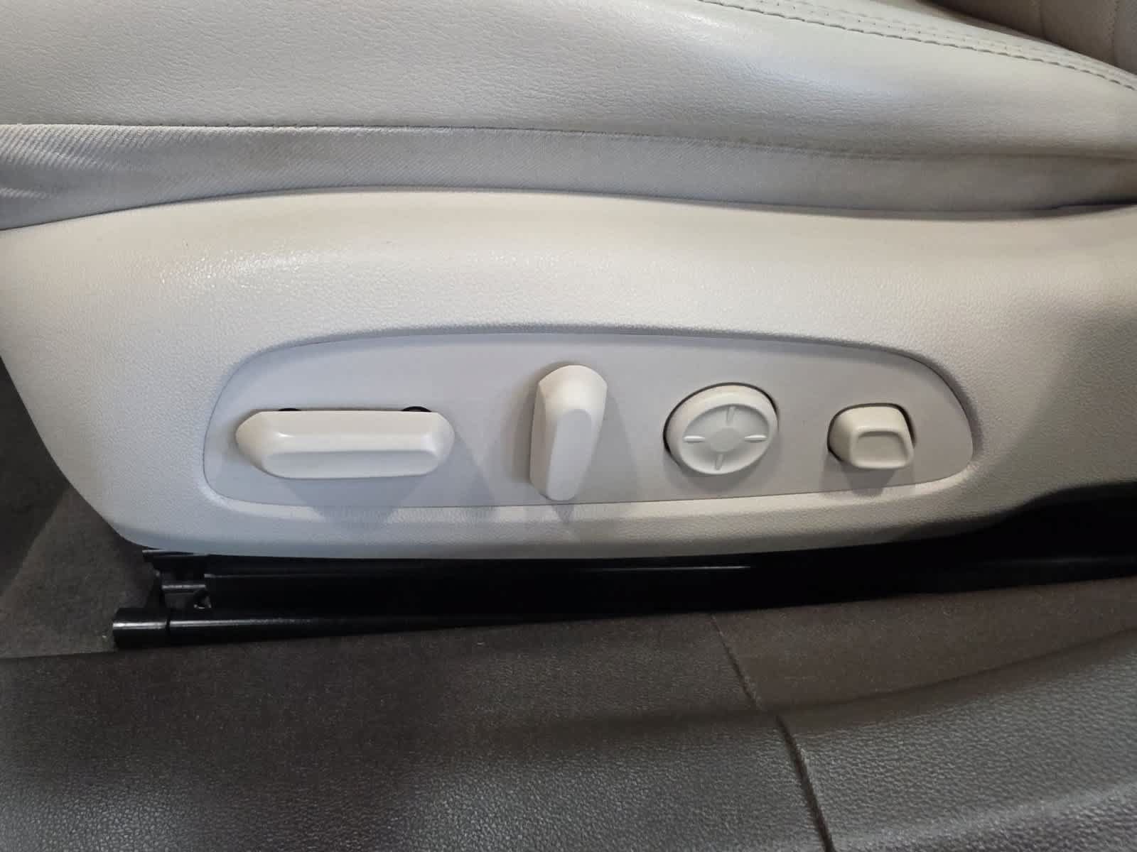 Used 2018 Buick LaCrosse Premium w/ Driver Confidence Package #2 FWD image 18