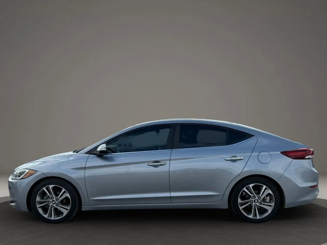 Used 2017 Hyundai Elantra Limited FWD image 10