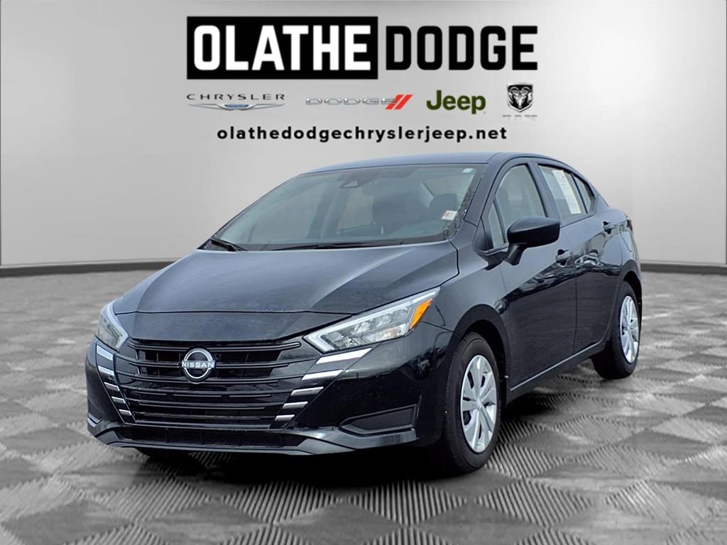 Used 2025 Nissan Versa S w/ Trunk Package image 1