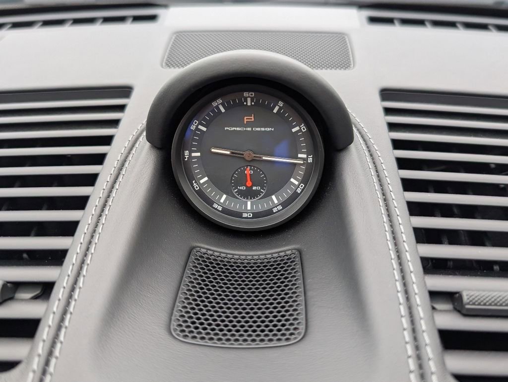 Used 2024 Porsche 911 image 16