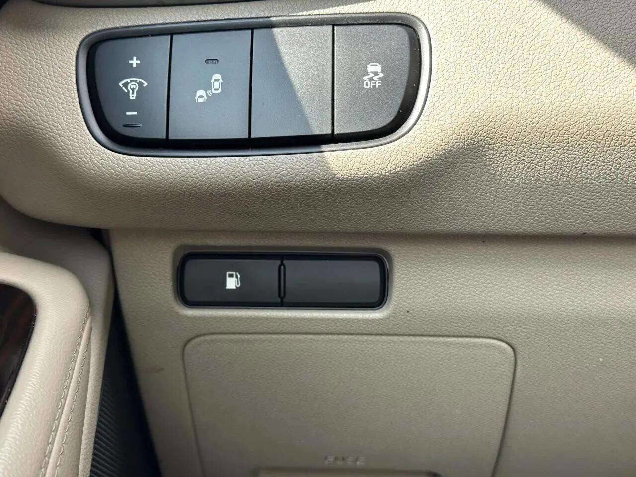 Used 2020 Kia Sorento LX image 30